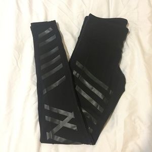 Alo Yoga Airbrush Legging - Engineered Print